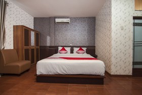 Wisata Hotel by OYO Rooms