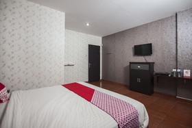 Wisata Hotel by OYO Rooms
