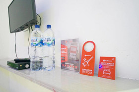 Perhatian II by RedDoorz