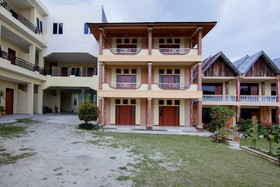 Thyesza Hotel by OYO Rooms