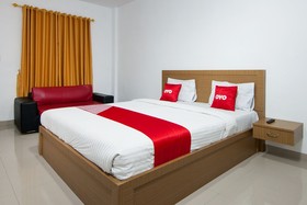 Thyesza Hotel by OYO Rooms