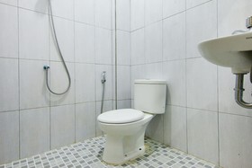 Thyesza Hotel by OYO Rooms