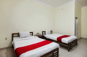 Esther Hotel