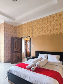 Esther Hotel