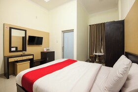 Esther Hotel