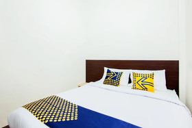 Pink's Guest House by OYO Rooms