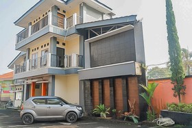 Belva Hotel by RedDoorz