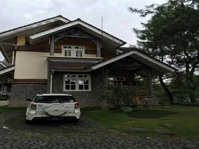 Villa Kota Bunga Azalea