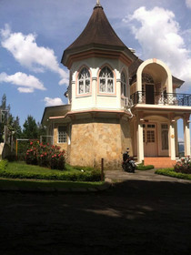 Villa Kota Bunga Azalea