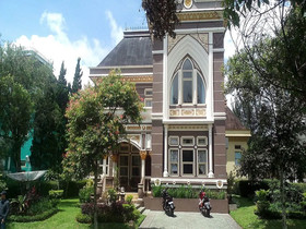 Villa Kota Bunga Azalea