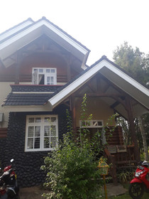 Villa Kota Bunga Azalea