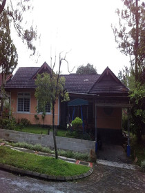 Villa Kota Bunga Azalea