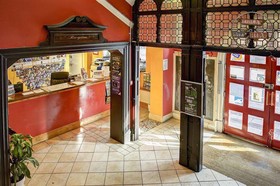 Kinlay House Hostel