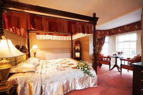 Woodenbridge Hotel & Lodge