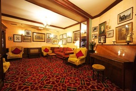 Woodenbridge Hotel & Lodge