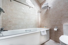 Woodenbridge Hotel & Lodge