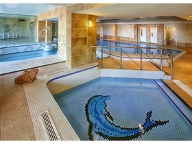 Royal Hotel and Merrill Leisure Club