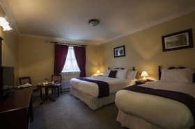 Woodford Dolmen Hotel