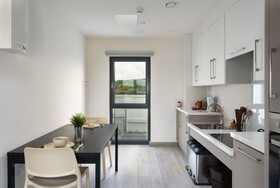 Yugo Explore Melbourn Point