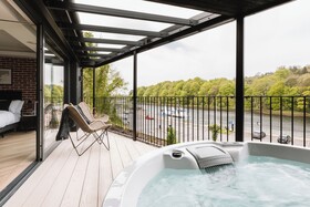 The Cliffe At The Quay