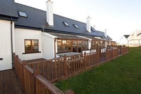 Hookless Holiday Homes
