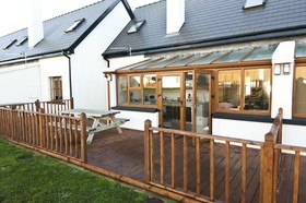 Hookless Holiday Homes