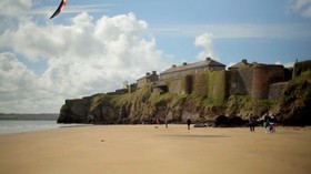 Hookless Holiday Homes