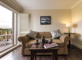 Sea Breeze Lodge B&B