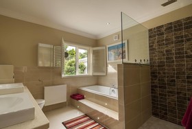 Sea Breeze Lodge B&B