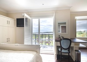 Sea Breeze Lodge B&B