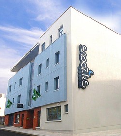 Snoozles Hostel