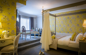 The Springhill Court Hotel
