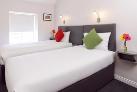 Dan Linehans Bar B&B