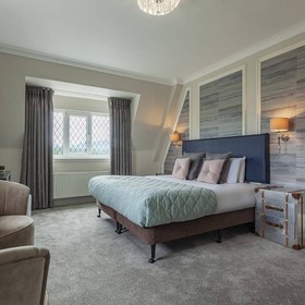 The Gleneagle Hotel & Apartments