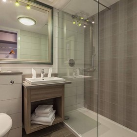 The Gleneagle Hotel & Apartments