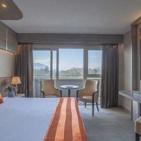 The Gleneagle Hotel & Apartments