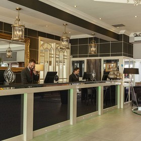 The Gleneagle Hotel & Apartments