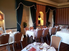 Royal Spa Hotel & Cafe