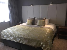 Four Seasons Hotel & Leisure Club