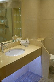 Four Seasons Hotel & Leisure Club