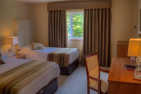 Four Seasons Hotel & Leisure Club
