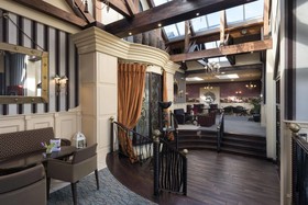 Four Seasons Hotel & Leisure Club