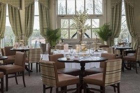 Four Seasons Hotel & Leisure Club