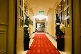 Four Seasons Hotel & Leisure Club