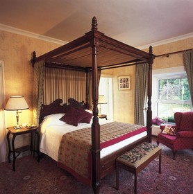 Ross Lake House Hotel