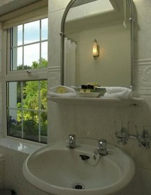 Ross Lake House Hotel