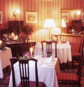 Ross Lake House Hotel