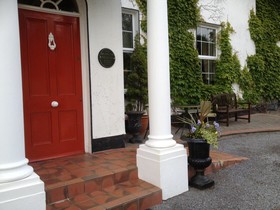 Ross Lake House Hotel