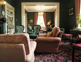 Ross Lake House Hotel
