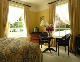 Ross Lake House Hotel